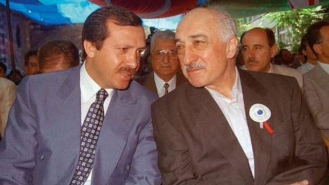 Erdoğan s Gülenem jakožto spojenci na nedatovaném snímku z 90. let.